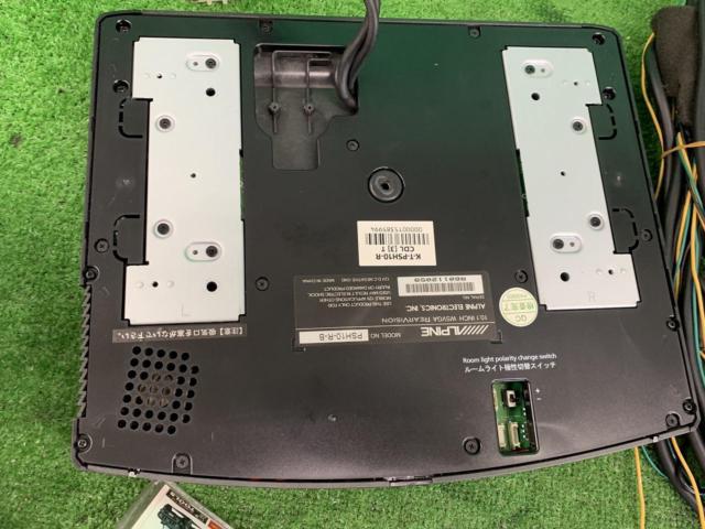 ALPINEPSH10-R-B
Flip down monitor