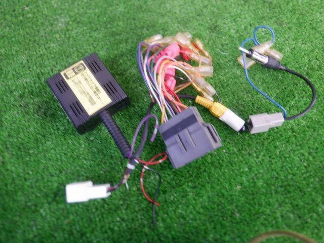 Data
System
Rear camera connection adapter
RCA013H