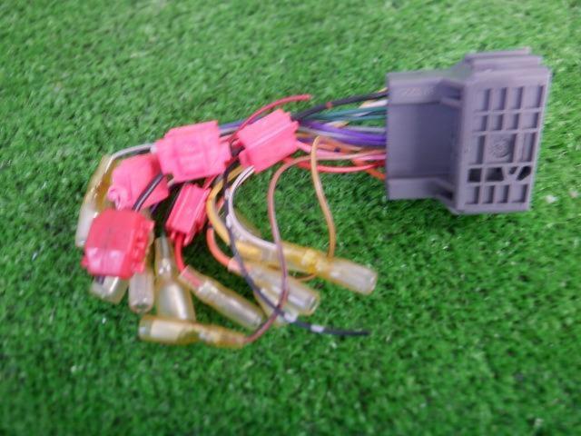 Data
System
Rear camera connection adapter
RCA013H