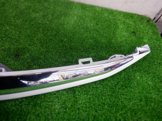 Honda genuine
Front bumper garnish