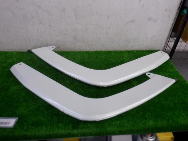 Honda genuine
Rear bumper garnish