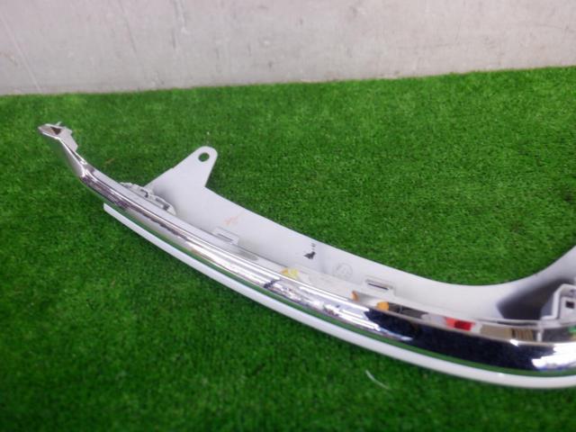 Honda genuine
Rear bumper garnish