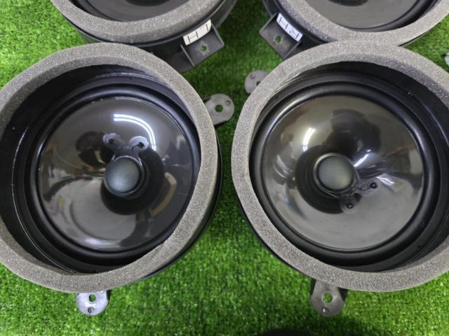 SUBARU genuine
Speaker