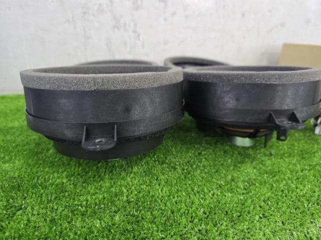 SUBARU genuine
Speaker