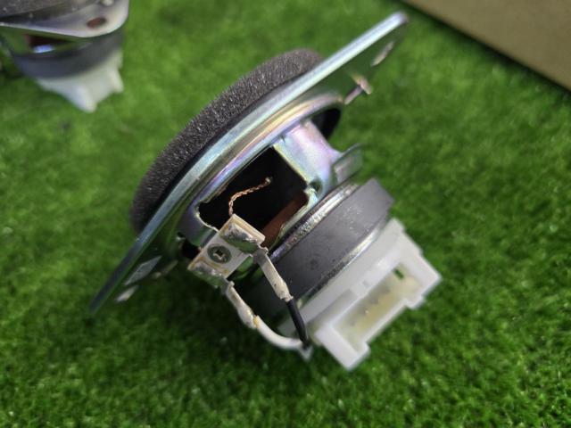 SUBARU genuine
Speaker