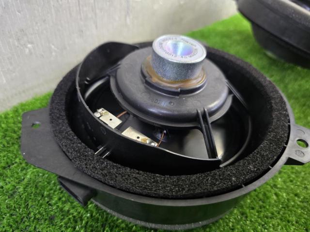 SUBARU genuine
Speaker