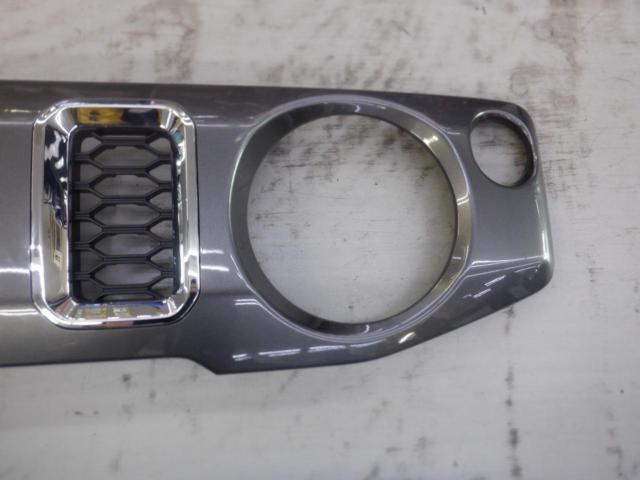 SUZUKI genuine
Front grille
