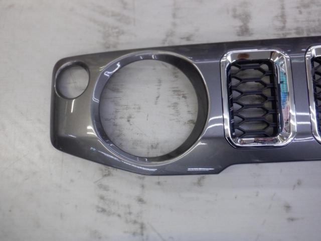 SUZUKI genuine
Front grille