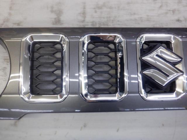 SUZUKI genuine
Front grille