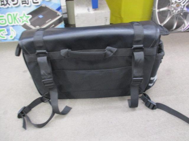 KEMIMOTO
Water-repellent nylon side bag