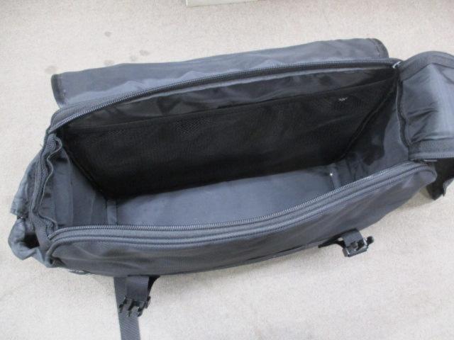 KEMIMOTO
Water-repellent nylon side bag