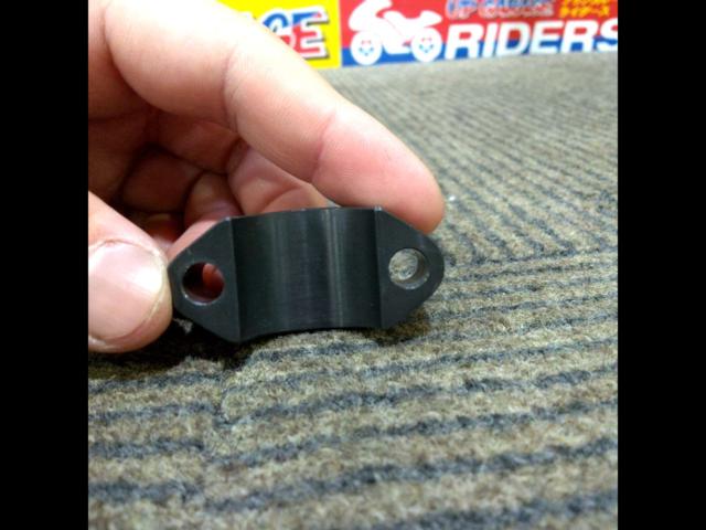 Brembo handlebar clamp
No mirror holder
Positive screw