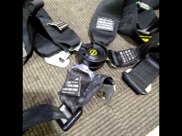 SCHROTH
4-point seat belt
Turnbuckle