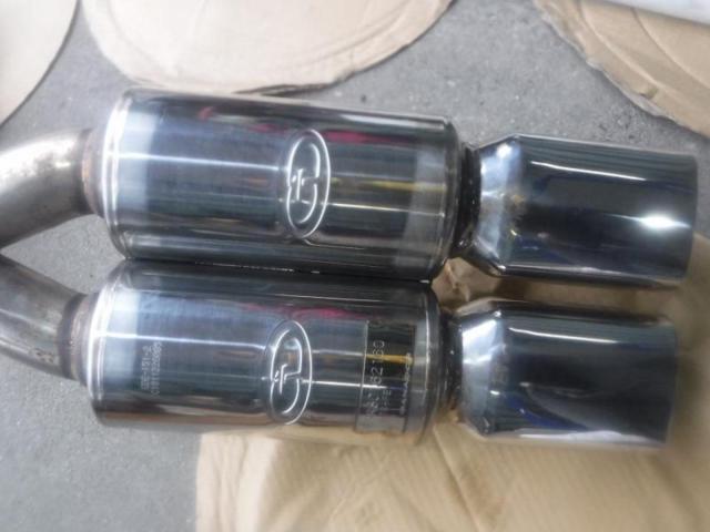 GANADOR
Vertex
Right-side exit square double muffler
Land Cruiser Prado/GUN150: For gasoline vehicles