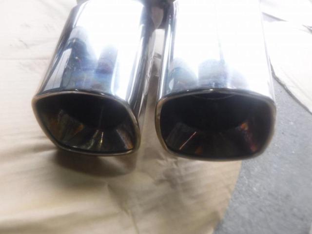 GANADOR
Vertex
Right-side exit square double muffler
Land Cruiser Prado/GUN150: For gasoline vehicles