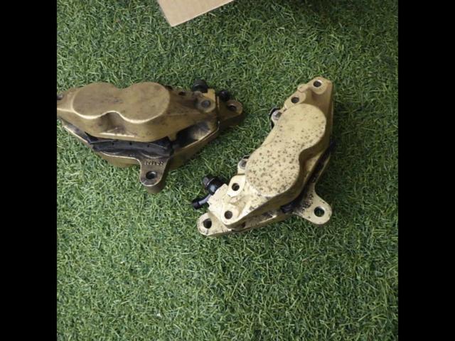 Riders Yamaha/Brembo genuine caliper
Right and left
XJR400