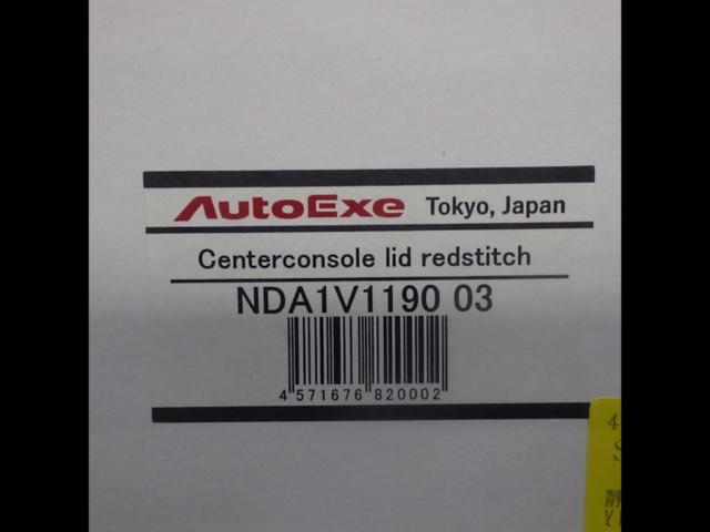AUTO
exe
Center console lid
Red Stitch
Part number NDA1V1190
03