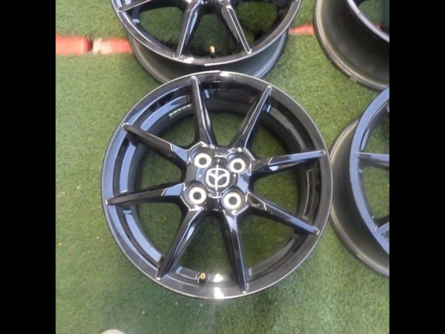 Genuine Mazda parts
Genuine ND Roadster 16-inch gloss black wheels 6.5Jx16+45/100-4H