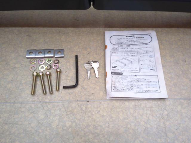 TERZOTULIPA
Skiing
&amp;
Snowboard Carrier
(Roof-on type)
(SS101B)