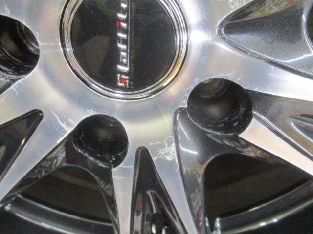 HOT
STUFF (Hot Stuff)
Laffite (Lafite)
LE-03
+
GOODYEAR (Goodyear)
Efficientgrip
ECO
hybrid