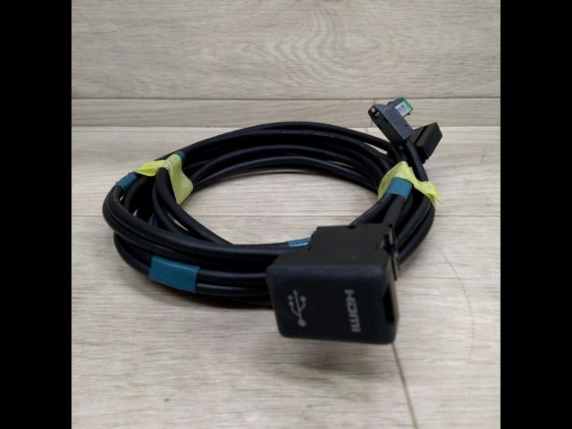 Spare Hole
Built-in HDMI (Type E) / USB cable
33×23
