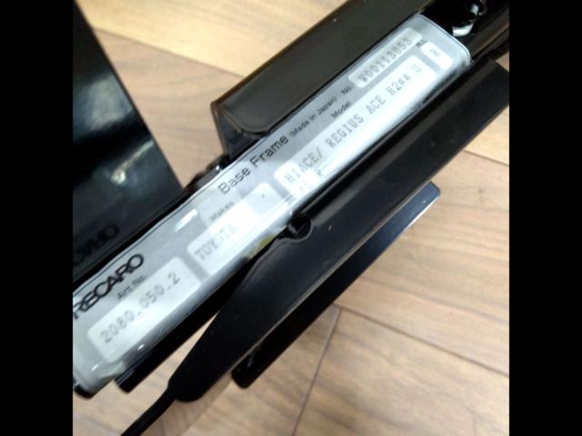 RECARO
Reclining seat rail
RH side / driver side
200 series for Hiace