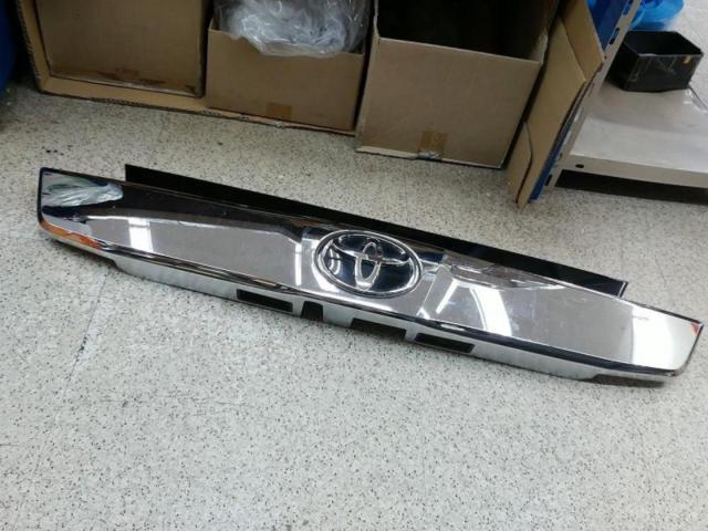 Toyota genuine
Rear garnish