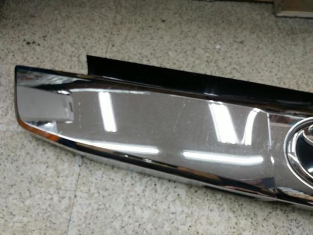 Toyota genuine
Rear garnish