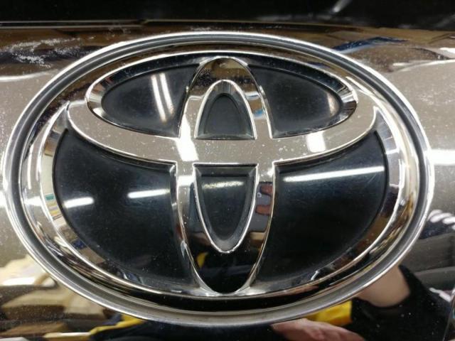 Toyota genuine
Rear garnish