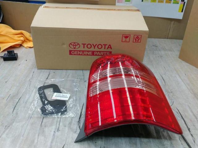 【右側】【トヨタ純正】テール(ICHIKOH68-3)