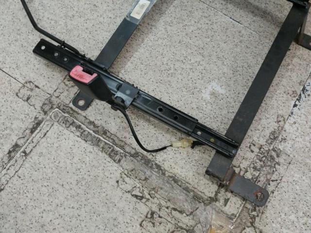 [Right side] Manufacturer unknown
Seat rail