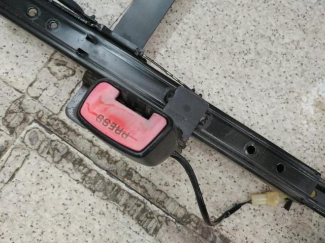 [Right side] Manufacturer unknown
Seat rail