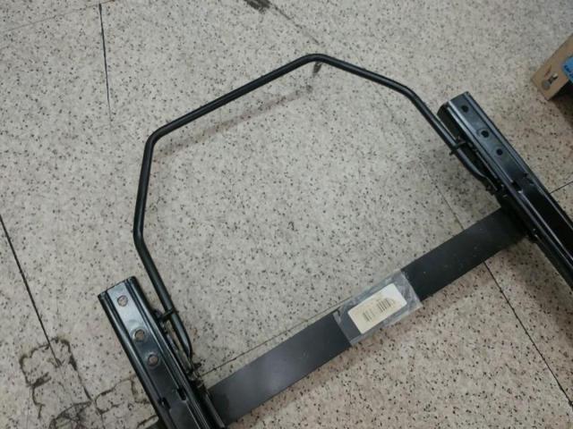 [Right side] Manufacturer unknown
Seat rail