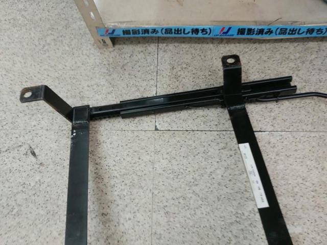 [Right side] Manufacturer unknown
Seat rail