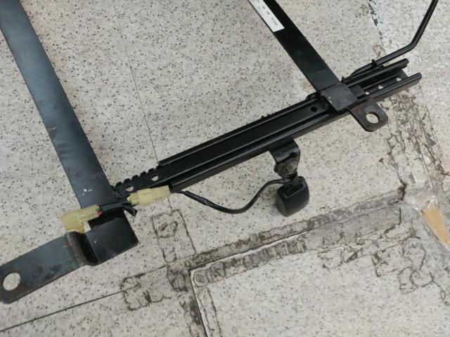 [Right side] Manufacturer unknown
Seat rail