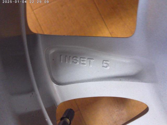 Genuine Suzuki parts
Jimny Sierra
Genuine aluminum wheels + DUNLOPGRANDTREK
AT20