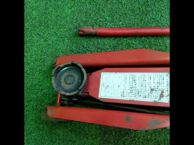 Unknown Manufacturer
Hydraulic jack
2t