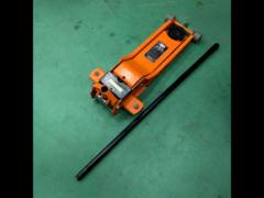 ASTRO
PRODUCTS
1.8 TON ultra-low floor garage jack