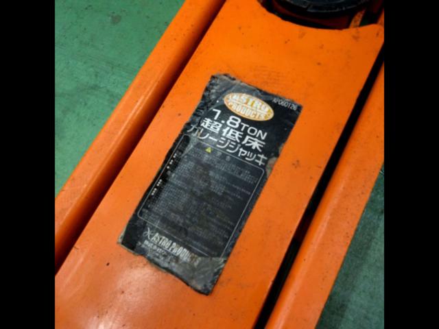 ASTRO
PRODUCTS
1.8 TON ultra-low floor garage jack