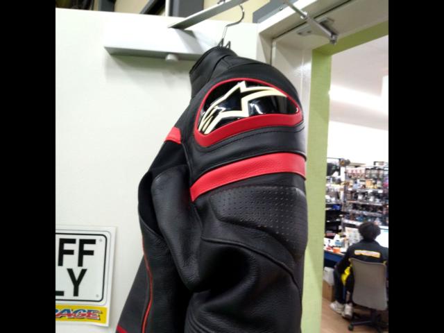 Alpinestars
MM93
Leather jacket
Marc Marquez model