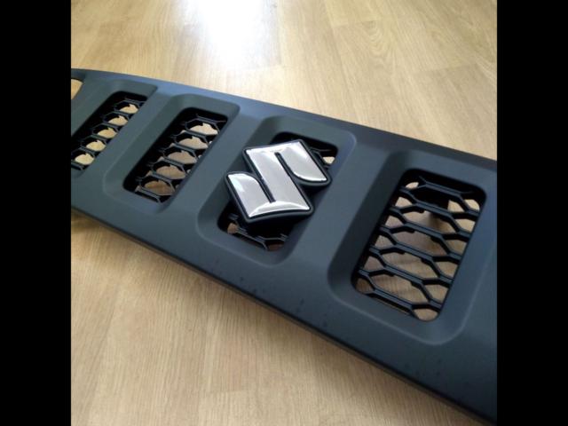 SUZUKI JB64W ジムニー純正 フロントグリル (Z04201)