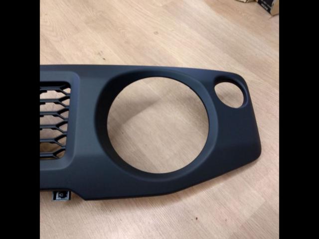 SUZUKI JB64W ジムニー純正 フロントグリル (Z04201)