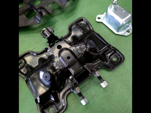 SUZUKI JB64W ジムニー純正 スペアタイヤカバー&ブラケット (Z04204)