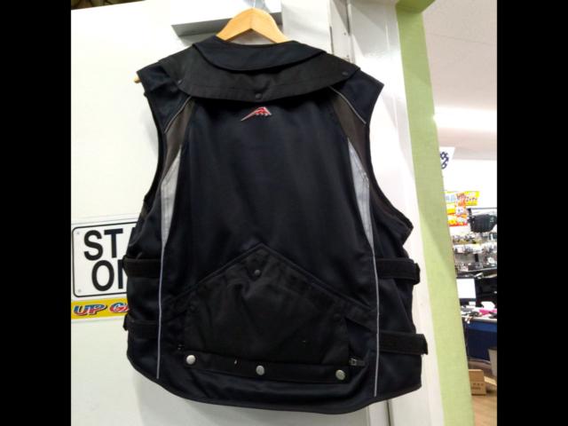 KUSHITANIK-1646
Airbag Best
(Z04208)