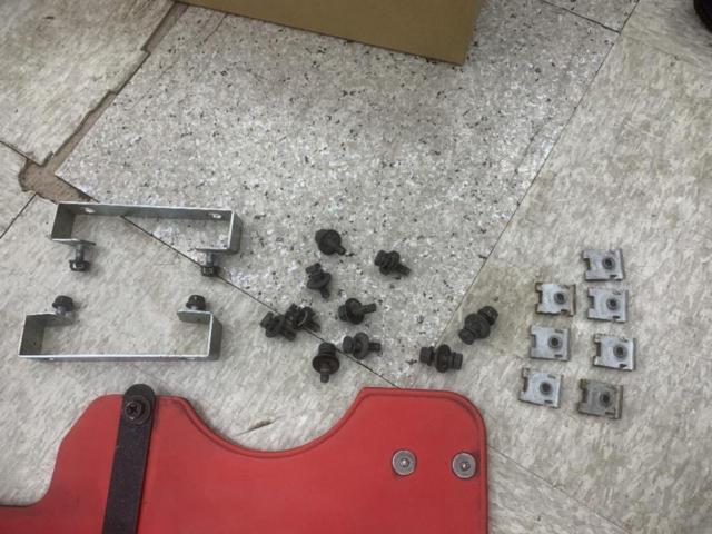 【三菱純正】デリカD5 JASPER 純正マッドガード 泥除け レッド 1台分