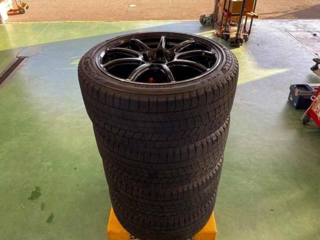 HOT
STUFF
CROSS
SPEED
HYPER
EDITION
RS9 +
BRIDGESTONE (Bridgestone) BLIZZAK
VRX3
245 / 40R18
Plenty of grooves! WRX
sti