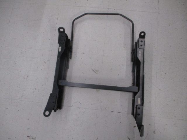 RECARO
Reclining seat rail
Legacy
BL / BP
Driver side