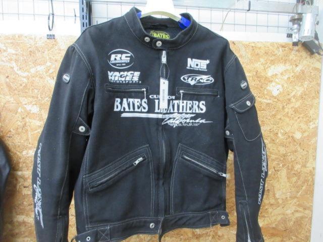 CUSTOM
BATES
Mesh jacket