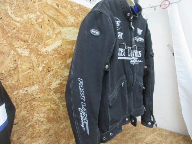 CUSTOM
BATES
Mesh jacket