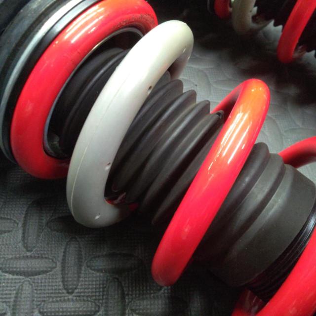 RS-R RS-R
Best  i
Height-adjustable shock absorbers